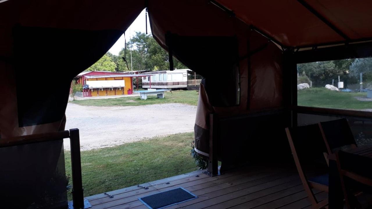 Lodge Les P'Tites Maisons Dans La Prairie Sallertaine Exterior foto
